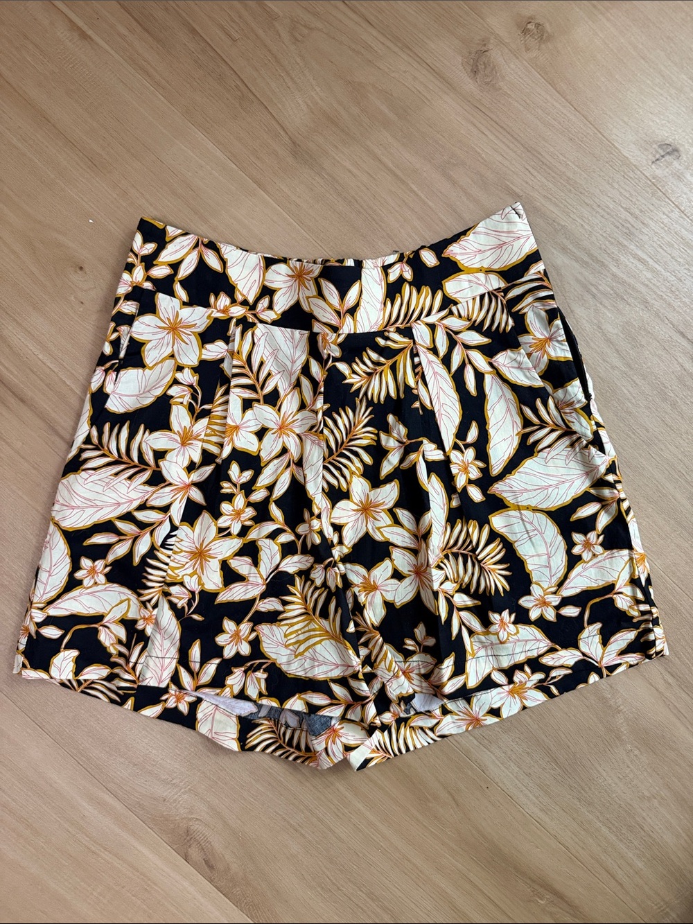 Veronica M Floral High-Waist Women’s Shorts - Black & Cream